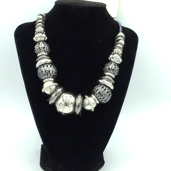 BOLD elements Jewelry - Bold Elements Chunky Silver & Black Necklace